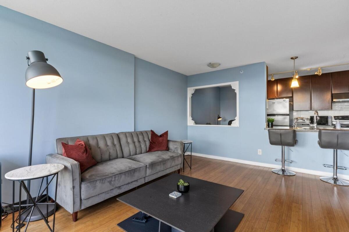 Spacious 1br&office Views Freeparking Amenities Vancouver