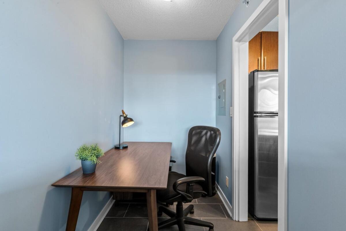 Spacious 1br&office Views Freeparking Amenities Apartment Vancouver