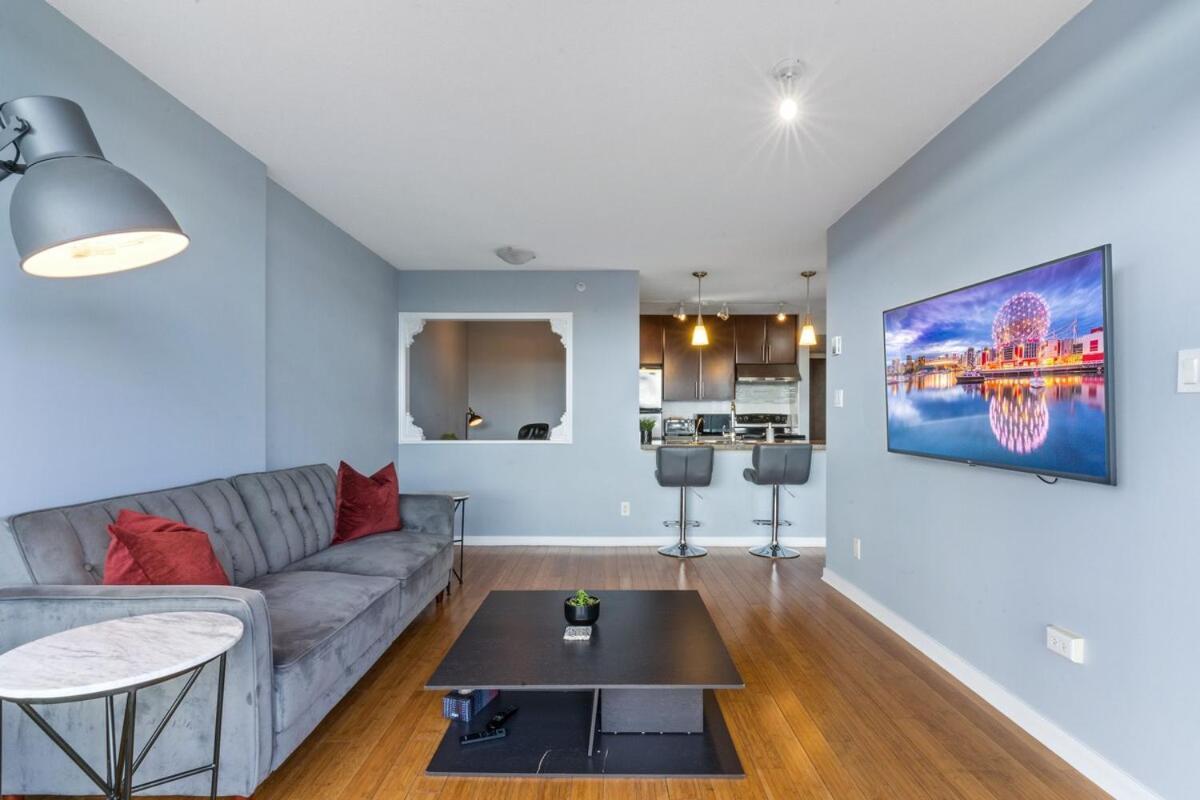 Apartment Spacious 1br&office Views Freeparking Amenities Vancouver