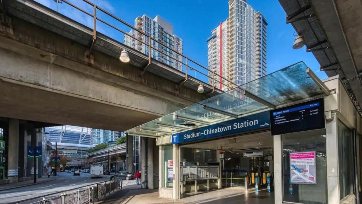 Spacious 1br&office Views Freeparking Amenities Vancouver