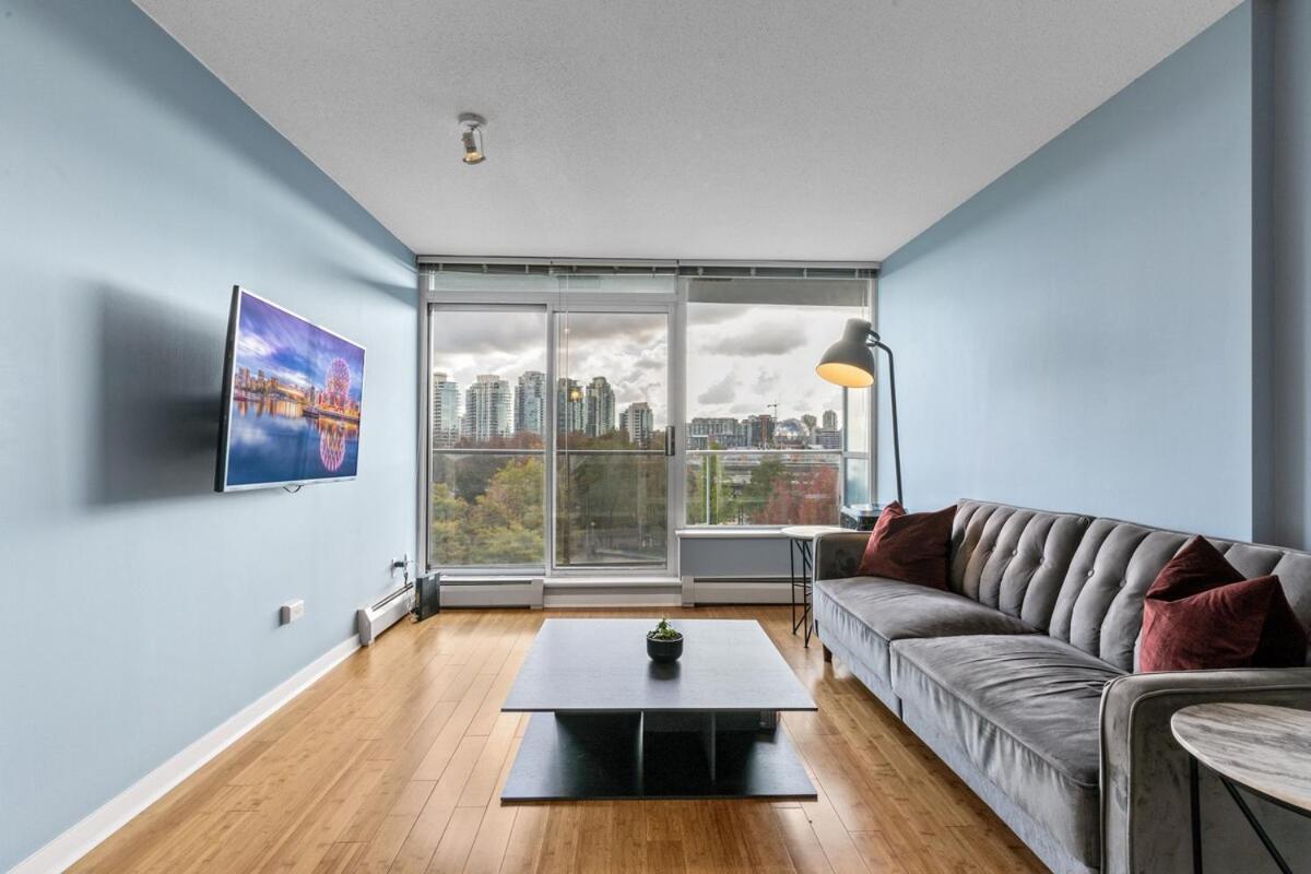 Spacious 1br&office Views Freeparking Amenities Apartment Vancouver
