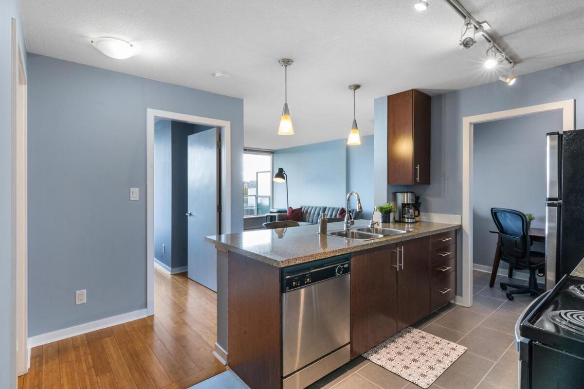 Apartment Spacious 1br&office Views Freeparking Amenities Vancouver
